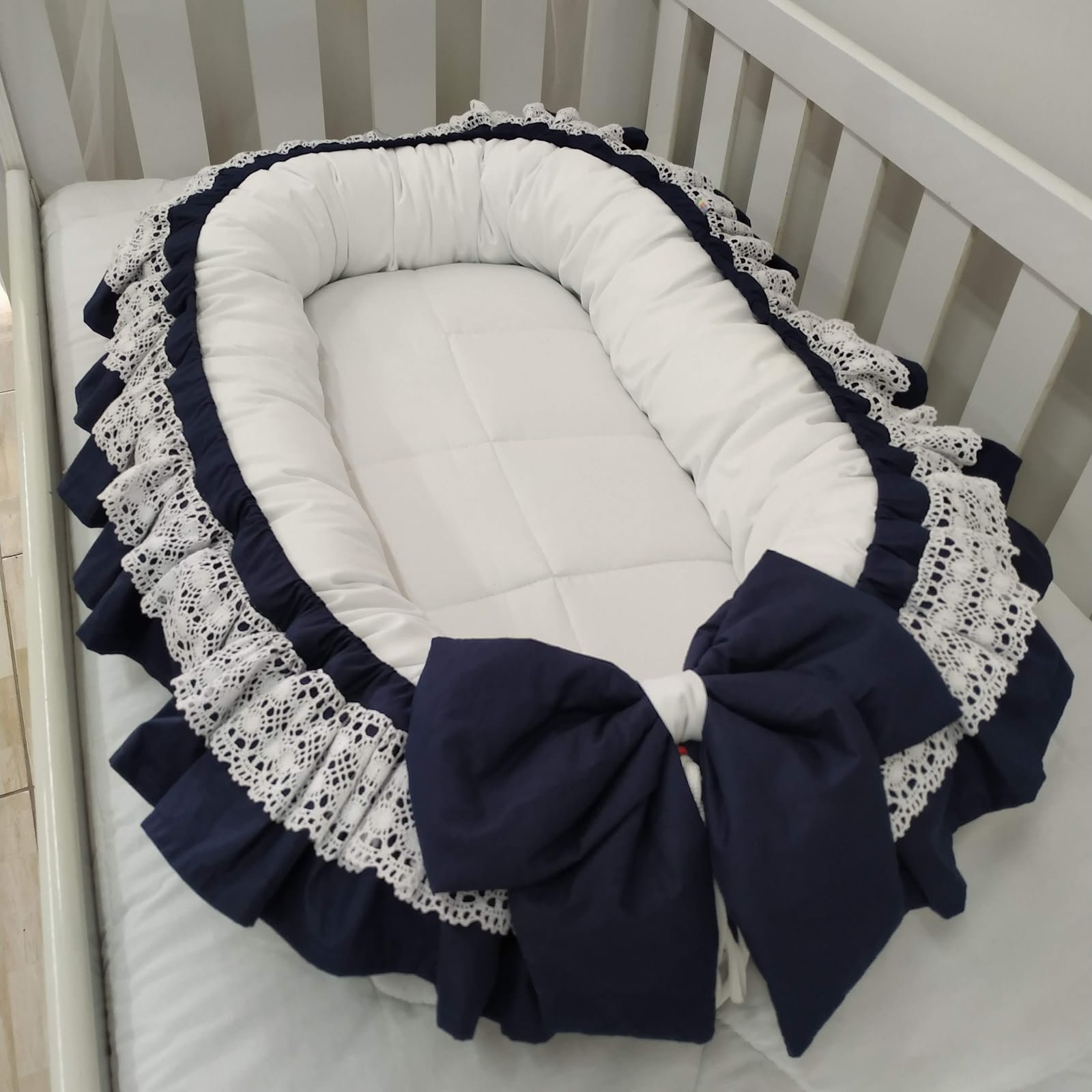 Ninho Luxo azul-marinho com renda branca